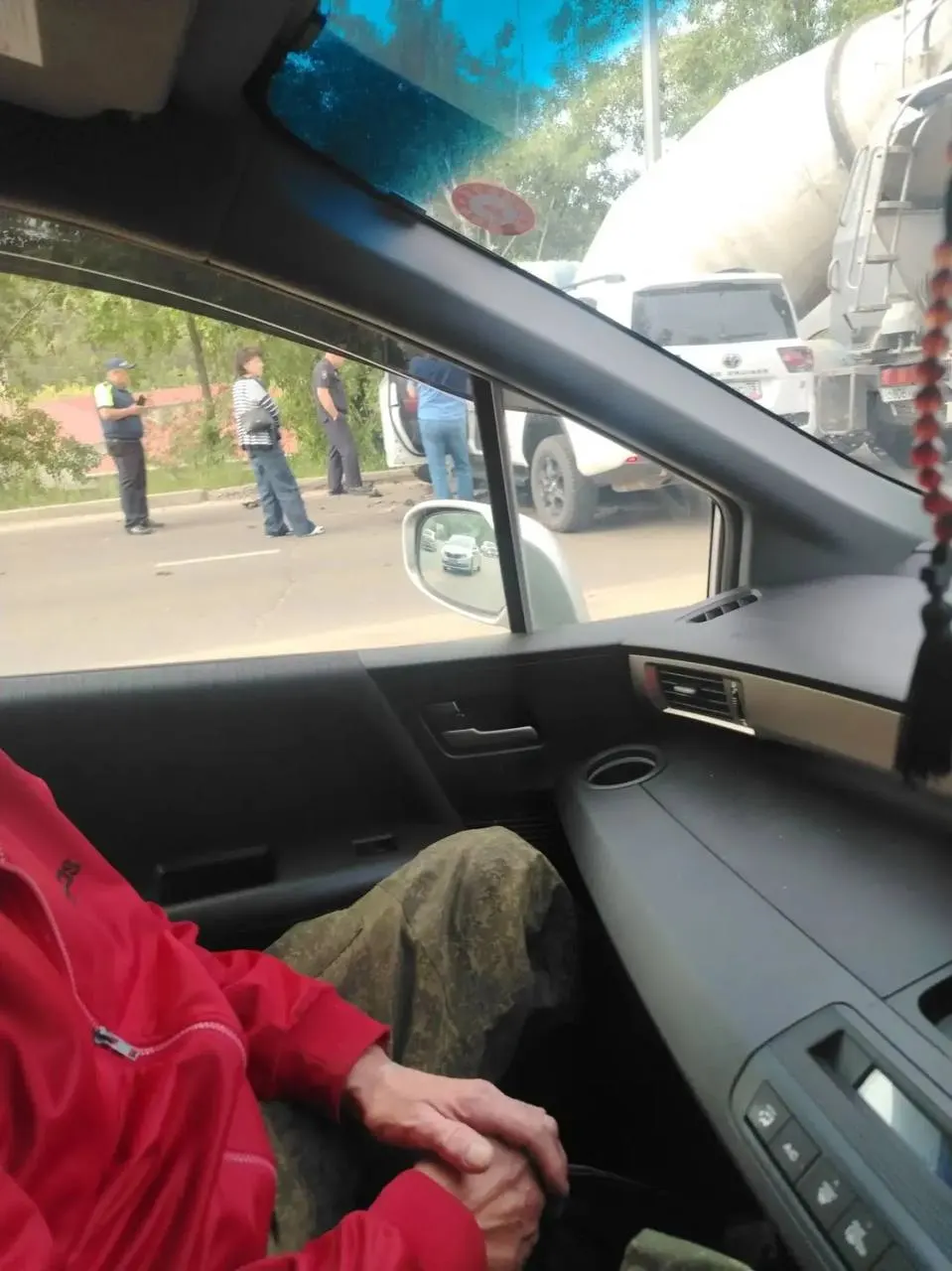 Утром на улице Кирова произошло ДТП: бетономешалка и внедорожник столкнулись. По данным ГАИ, сообщение поступило в 09:20, одного человека госпитализировали.