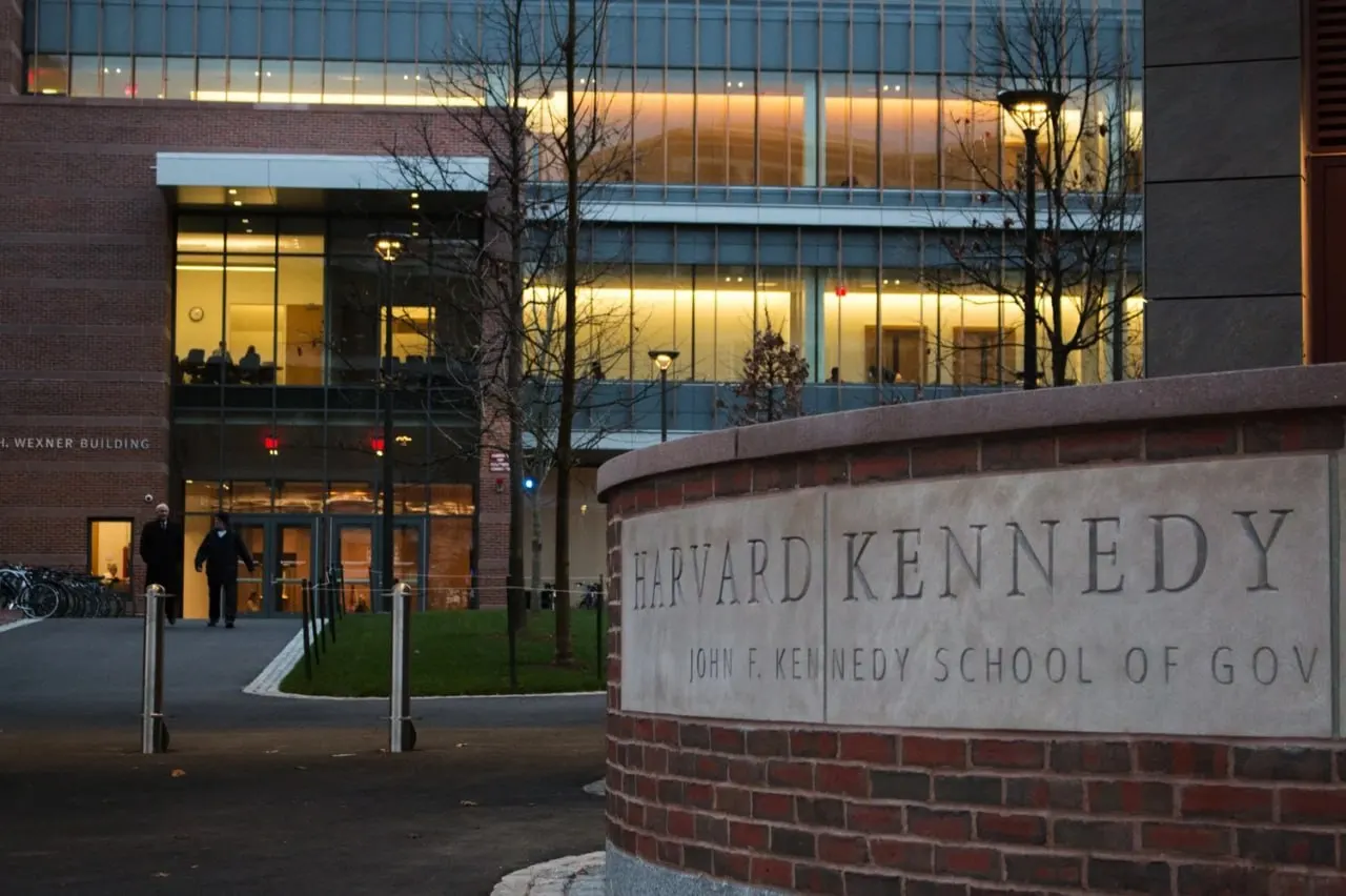 В реестр нежелательных организаций внесены Davis Center, Ukrainian Research Institute и Harvard Kennedy School. Также в список попал Центр независимых социальных исследований; сотрудничество с нежелательными организациями грозит уголовной ответственностью.