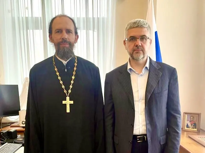 Заместитель министра юстиции на Петербургском международном юридическом форуме заявил, что сожительство без официальной регистрации брака представляет угрозу безопасности страны; ведомство ведёт мониторинг и готовит изменения в Семейный кодексе.