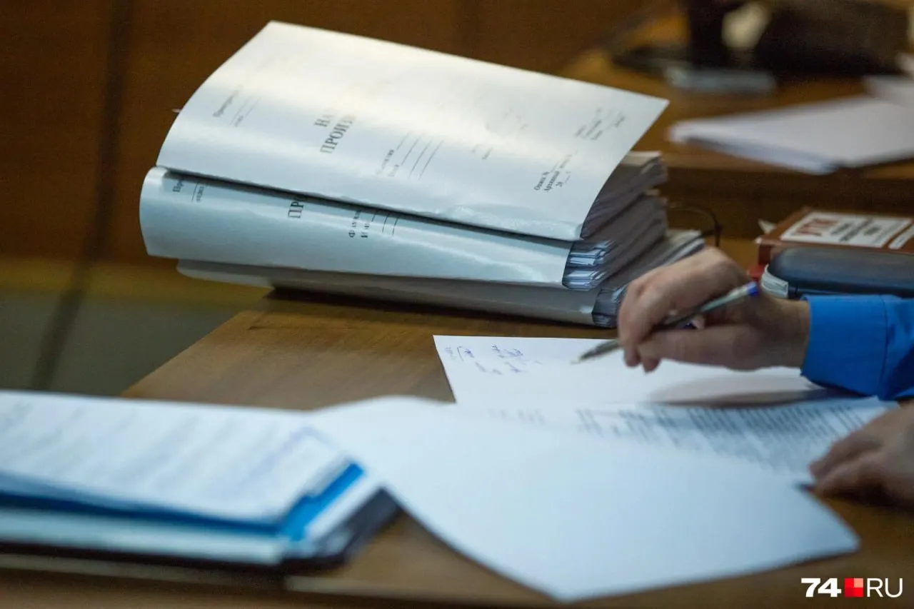 Пенсионерку из Владивостока убедили продать квартиру по заниженной цене — покупательницей стала владелица агентства недвижимости. Сейчас дело рассматривает суд, следствие проверяет риелтора.