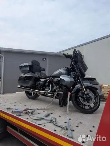 Во Владивостоке выставлен на продажу практически не эксплуатируемый Harley‑Davidson CVO Street Glide 2025 с пробегом 10 км, набором дорогих опций и ценником 5,2 млн рублей.