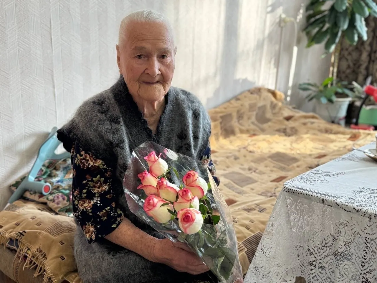 Долгожительница Мария Карповна Зырянова прожила насыщенную жизнь: родилась в 1920 году, пережила войну, воспитала троих детей, работала бухгалтером и занималась творчеством. О её смерти сообщили губернатор края и глава Артёмовского округа.