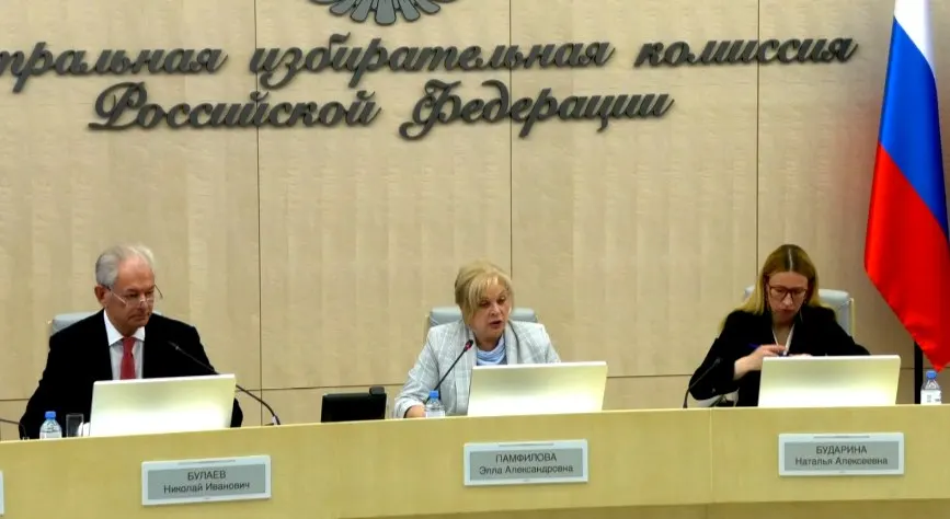 На заседании обсудили тренировку системы ГАС «Выборы», новые правила использования образов в агитации и проблемы реализации постановлений. Комиссия одобрила передачу мандата и посмотрела сгенерированный ИИ ролик с призывом идти на выборы.