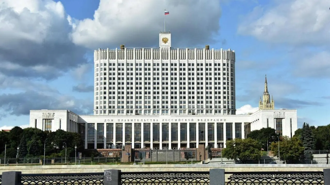В Госдуме предложили компенсировать утильсбор семьям с тремя и более детьми, но в правительстве указали, что инициатива приведёт к дополнительным расходам и не содержит источников финансирования.