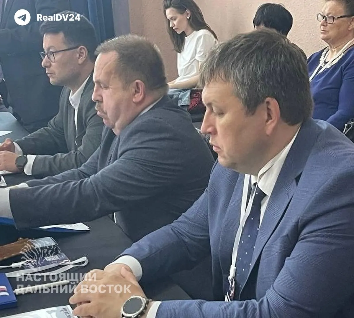 Районные депутаты официально отменили ранее принятое решение о ликвидации поселенческого уровня власти и передаче полномочий единой районной администрации — одна из первых успешных попыток сопротивления муниципальной реформе в крае.