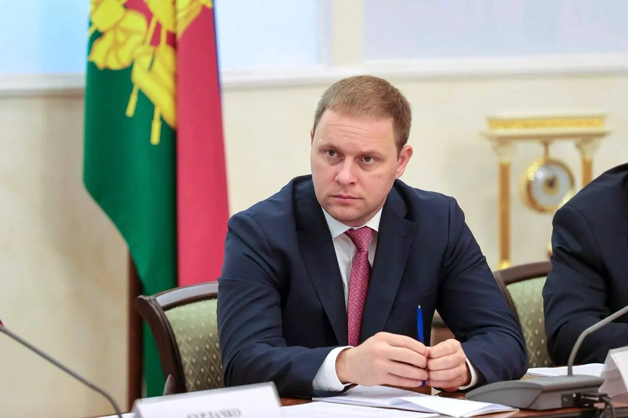 Швец, ранее пять лет возглавлявший Анапу, назначен руководителем госкорпорации «Туризм РФ». Ранее он курировал инвестиции, цифровизацию и развитие малого бизнеса в Краснодарском крае.