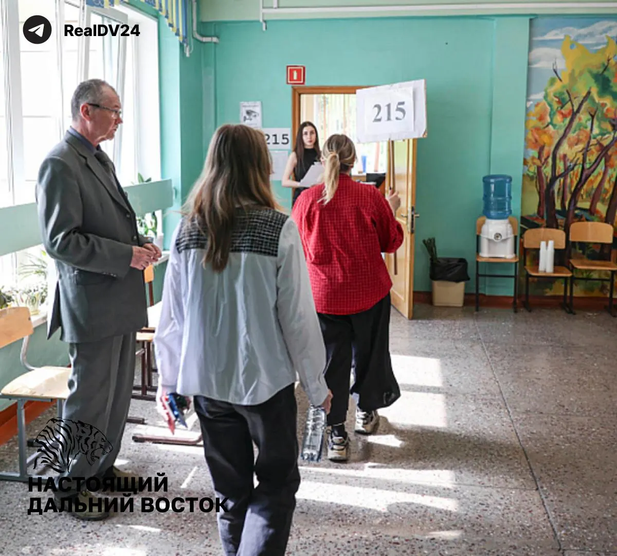 Несколько выпускников из Владивостока проходят лечение в психоневрологическом диспансере: их отпускают для сдачи ЕГЭ и затем возвращают в стационар. Точное число пациентов неизвестно.