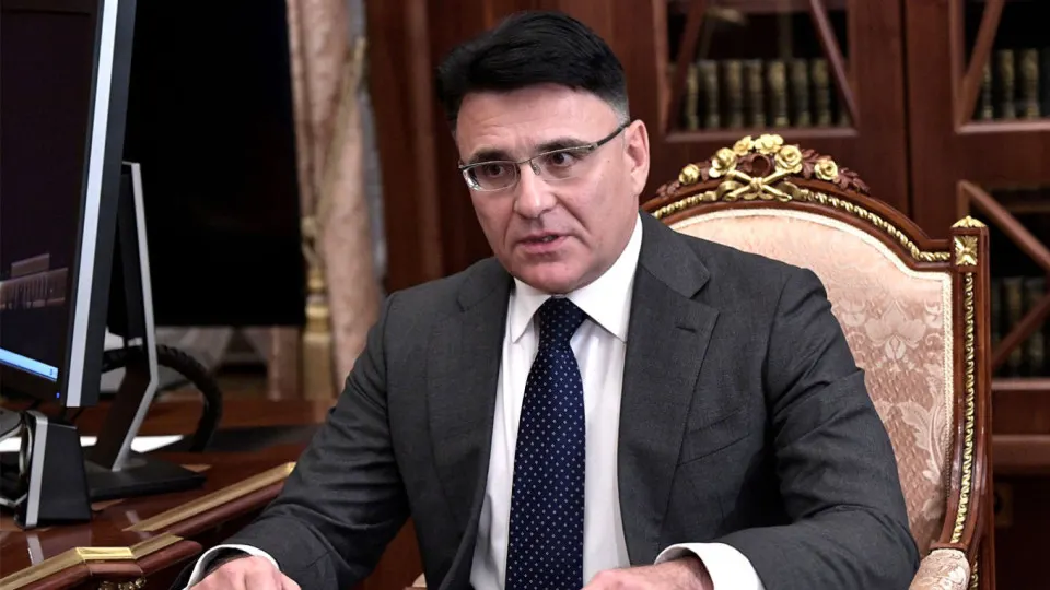 Руководитель холдинга считает, что квоты позволят отсекать «посредственные» иностранные ленты, освободят экранное время для российских фильмов и повысят качество кинопоказа. Вопрос обсуждается после поручения президента.
