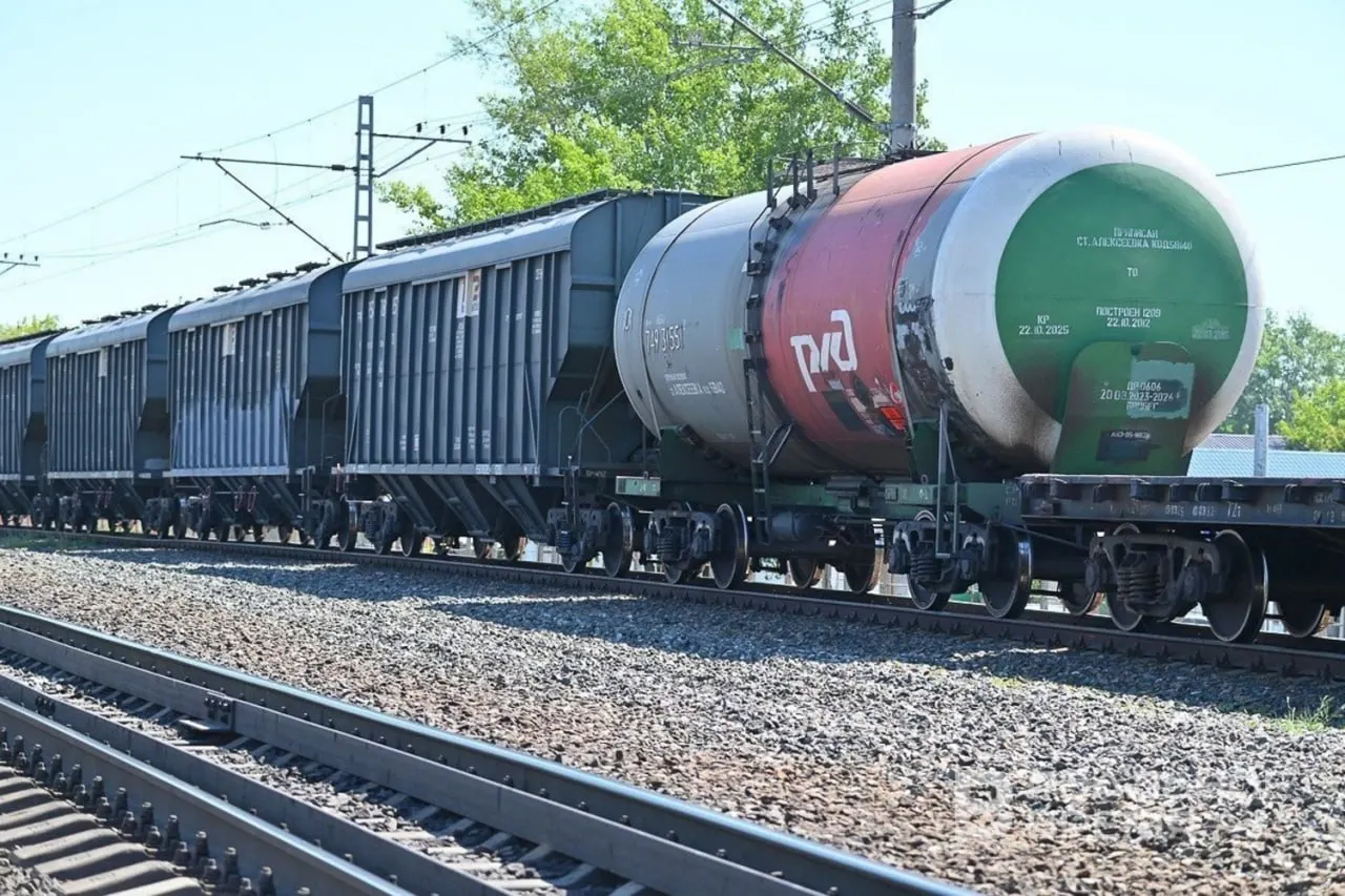 Штаб будет обеспечивать стабильный приём и отправку нефтеналивных грузов с учётом оперативной обстановки; особое внимание уделено поставкам авиакеросина в аэропорты и мониторингу цистерн в пути.
