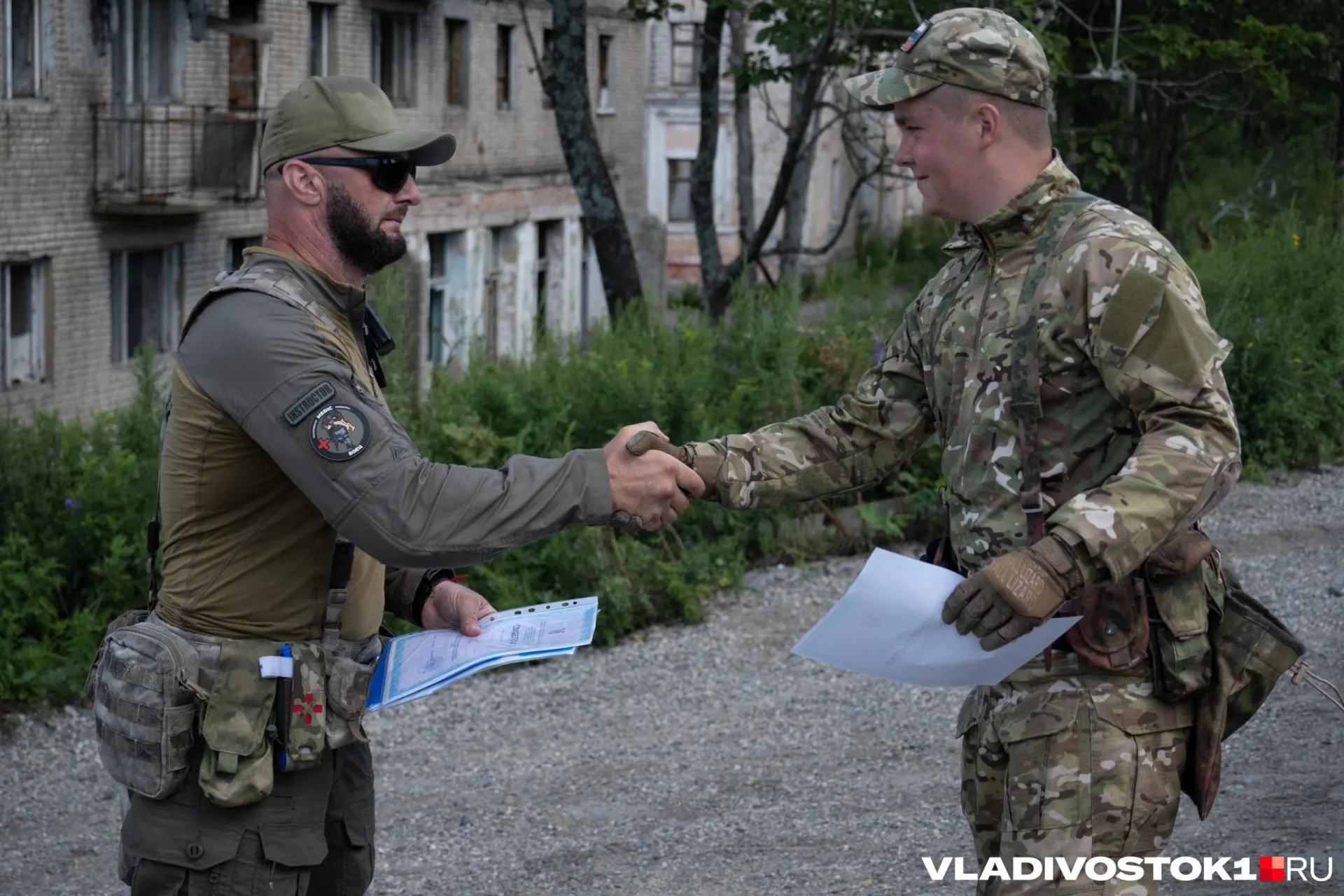 В рамках проекта «Муралы Победы» на одном из пилонов Золотого моста планируют разместить монументальную роспись, посвящённую дружбе России и КНДР и участию северокорейских военных в освобождении Курской области.