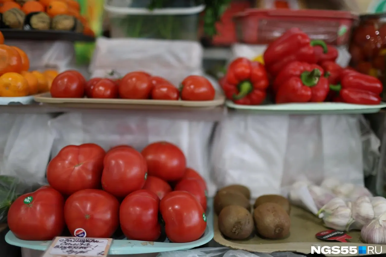 Потребительские цены в Приморском крае в среднем увеличились на 0,5% за месяц. При этом продовольствие в целом подешевело на 0,2%, а овощи стали доступнее — снижение около 5% связано с появлением местного предложения.