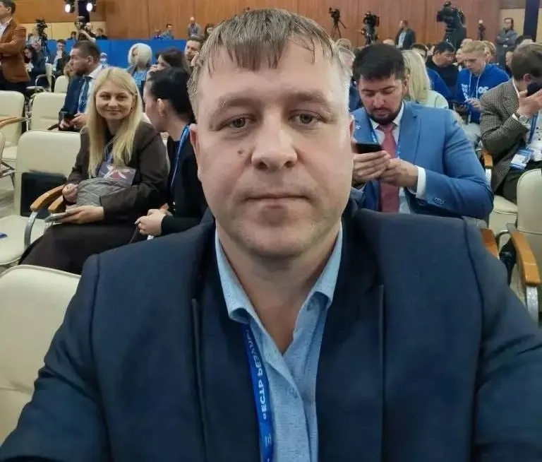 По иску прокуратуры суд 18 июня отстранил главу Мичуринского поселения Александра Шадрина из‑за конфликта интересов: он устроил отца на работу в администрации, а ситуация обострилась после его публичного выступления против муниципальной реформы.