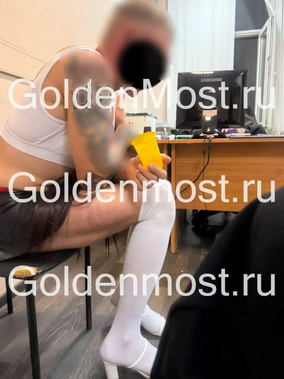 Мужчину, который переодевался в женскую одежде и предлагал детям «взрослые игры» за вознаграждение, поместили в СИЗО. Следствие продолжается, пострадавшим оказывают психологическую помощь.