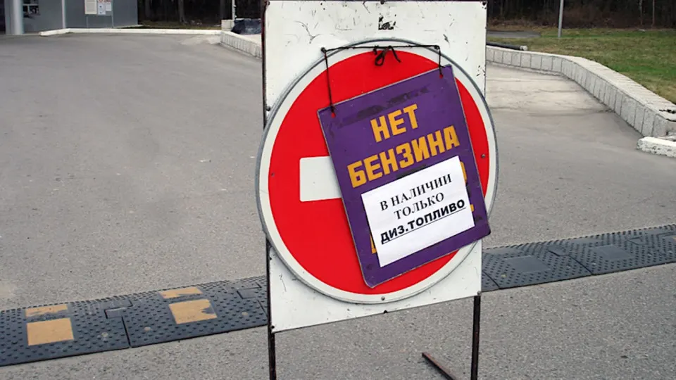 В Севастополе до первой половины дня 3 июня топливо отпускают только для экстренных и жизнеобеспечивающих служб. Ограничения связаны с общероссийским топливным кризисом после ударов по НПЗ и логистической инфраструктуре.