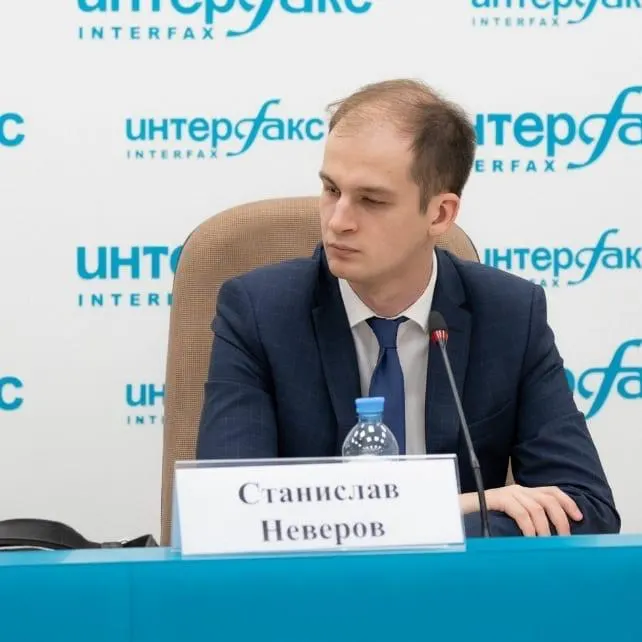 В картотеке суда обнаружено дело об освобождении по состоянию здоровья Станислава Неверова. Ранее ему назначали сроки по делам о хищениях бюджетных средств, повреждены сроки строительства социальных объектов.