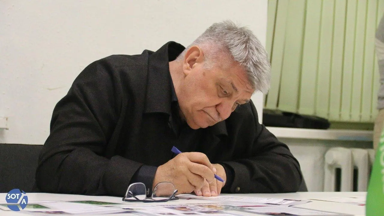 В поздравительной телеграмме президент отметил вклад режиссёра в отечественный кинематограф; при этом в последние годы Сокуров фактически находился под негласным запретом.