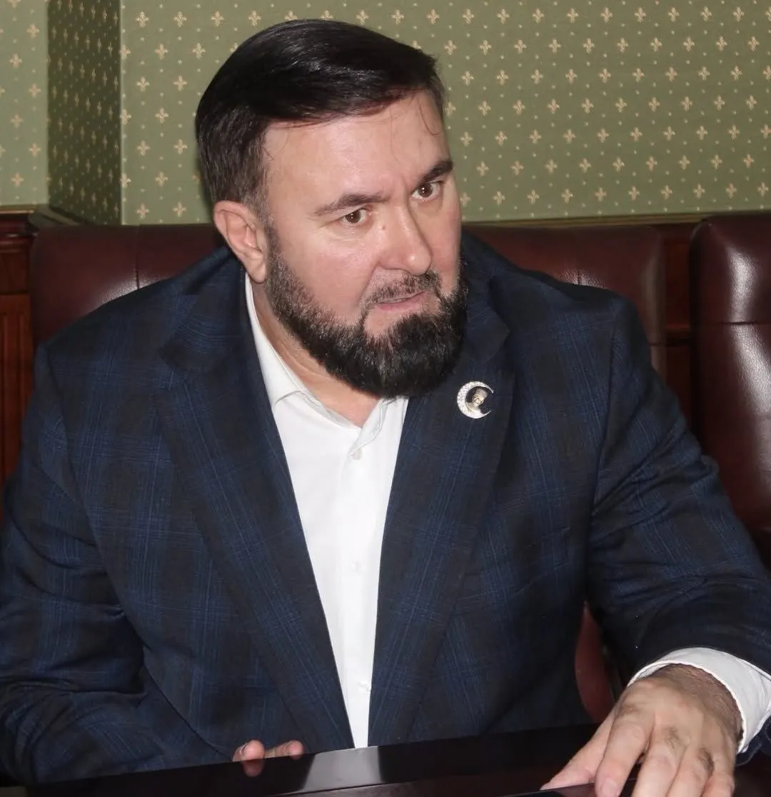 26 июня опубликовано распоряжение о поощрении: грамотой за заслуги в укреплении законности и защите прав граждан отмечен уполномоченный по правам человека Чечни Мансур Солтаев. Ранее он вызывал споры из‑за публикации видео с исчезнувшей девушкой и обвинений в адрес правозащитников.