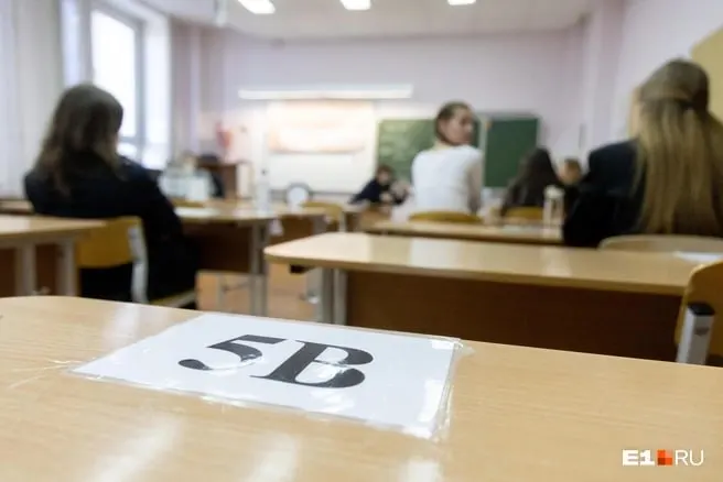 В&nbsp;Приморском крае с&nbsp;первого дня&nbsp;ЕГЭ&nbsp;удалили двух выпускников за&nbsp;телефон и&nbsp;шпаргалку