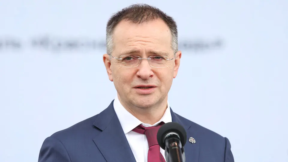 Помощник президента заявил о необходимости строгого государственного контроля за киноиндустрией: по его мнению, на государственные деньги снимают много некачественных фильмов, поэтому нужно отслеживать качество на всех этапах и вводить ограничения, включая экспертизу исторического контента.