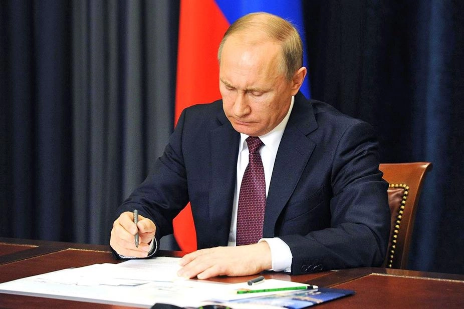 Указ, вступивший в силу 3 июня 2026 года, расширяет круг уполномоченных продавцов и подробно регламентирует порядок торгов при ускоренной реализации государственного имущества.