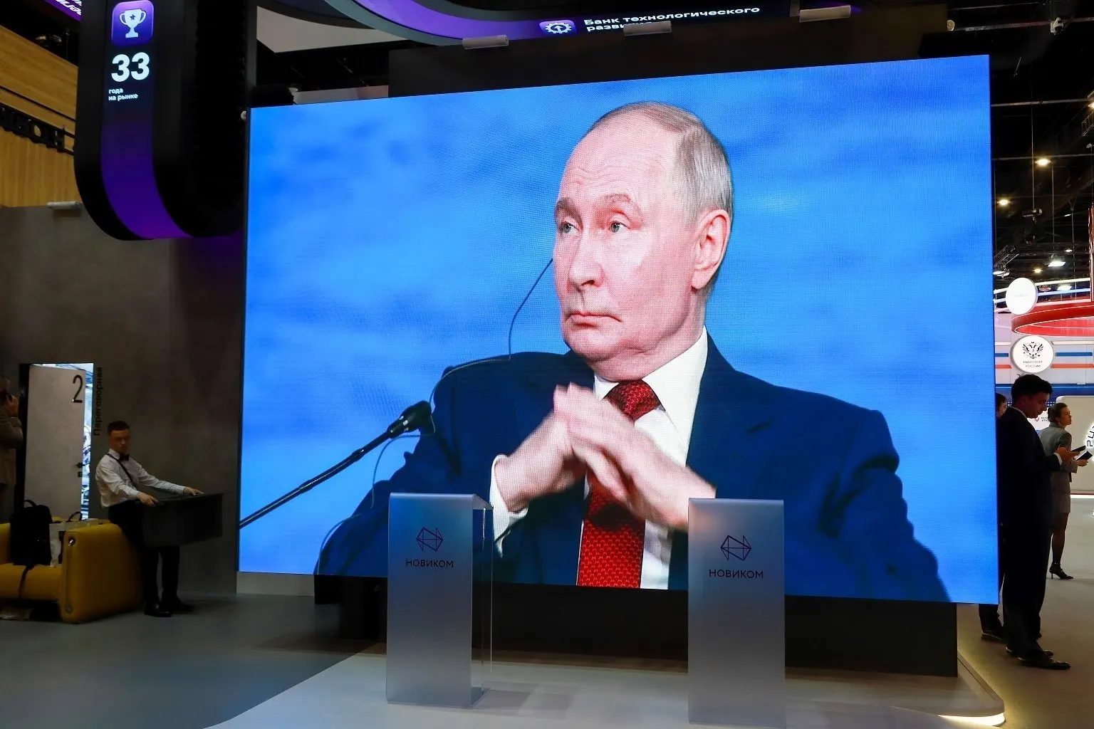 На пленарном заседании ПМЭФ президент раскритиковал «нейтральную» конструкцию глобальной экономики как систему зависимости, предупредил о рисках отключения технологий и активов, отметил замедление экономического роста в России и затронул вопросы налогов и предложенную встречу с украинским лидером.