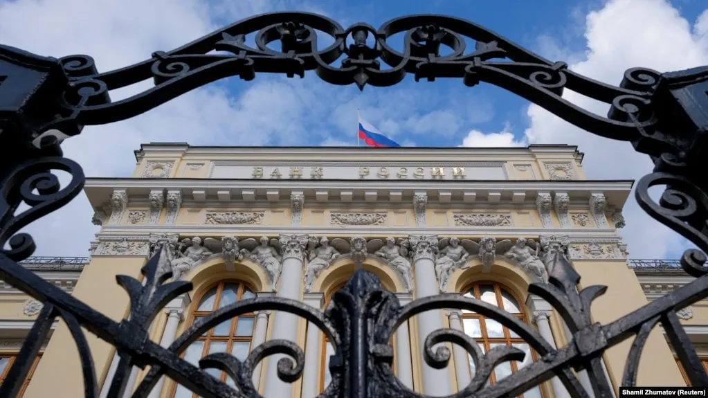 Центробанк теперь ожидает рост экономики в 2026 году на 0–1% вместо ранее прогнозируемых 0,5–1,5% и повышает целевой диапазон инфляции до 6–7%. Также пересмотрены оценки бюджета и внешних показателей.