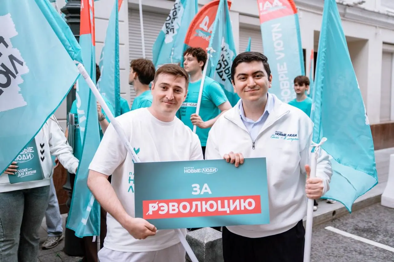 Анализ показал, что среди выдвинутых от партии в региональные избирательные комиссии много чиновников, бывших сотрудников избиркомов и людей с квази-партийными или провластными связями; полноценных партийных функционеров — меньше половины.