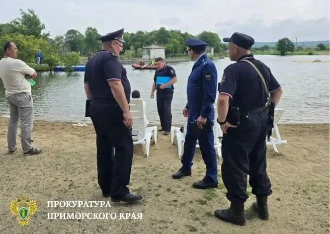 9 июля в искусственном водоеме парка отдыха и спорта «Радужный» в Уссурийске утонули две девушки — 17 и 21 года. Спасатели ведут поиски на воде.