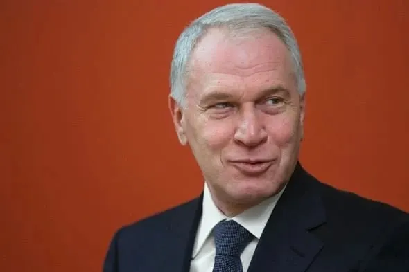 Президент присвоил Ковальчуку орден III степени за вклад в социальные проекты, сохранение культурно‑исторических ценностей и благотворительность; бизнесмен занимает 66‑е место в списке Forbes.