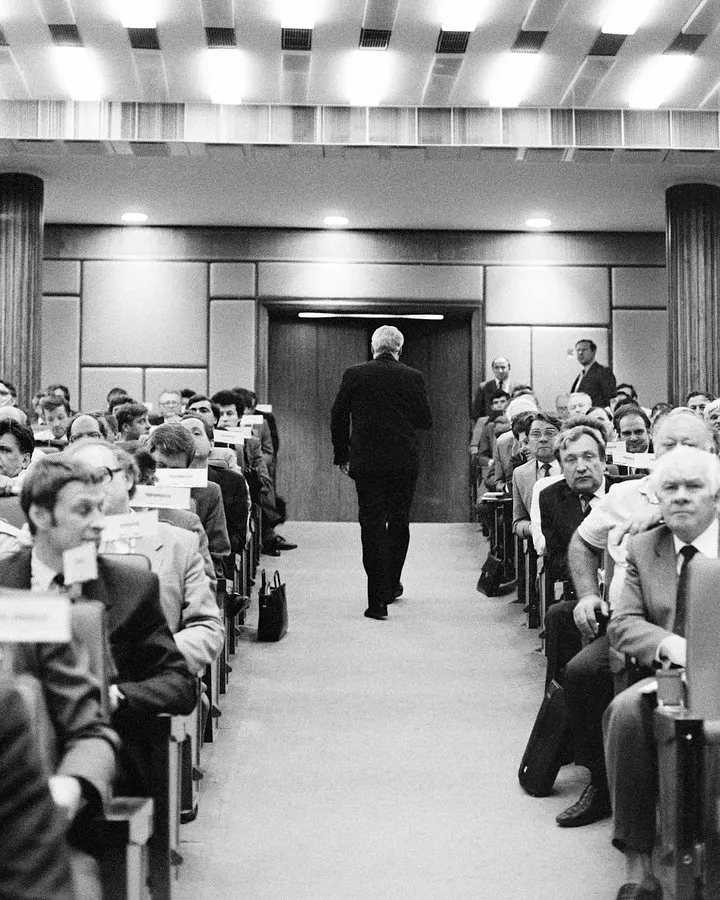 В июле 1990 года в Москве прошёл 28-й съезд КПСС, на котором впервые в истории страны прозвучало предложение снять руководителя партии. Съезд завершился изменением структуры партии и фактическим признанием автономии республиканских организаций.