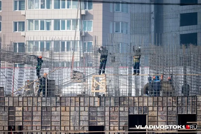 Генеральный план Владивостокского городского округа утверждён 3 июля. Документ предусматривает поэтапное развитие социальной, транспортной и инженерной инфраструктуры: первый этап до 2030 года, полное выполнение — к 31 декабря 2045 года.