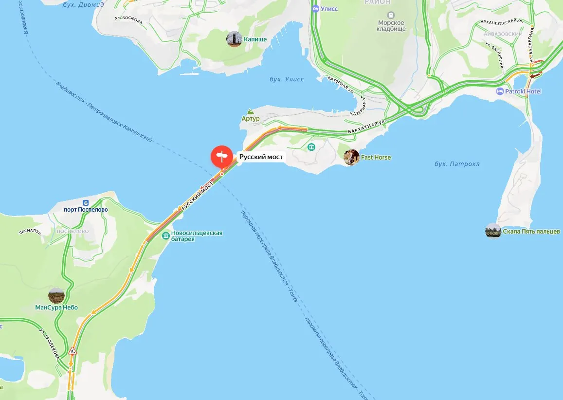 Во Владивостоке образовались крупные заторы: утром дороги от Бархатной через Русский мост до поворота на улицу Гродекова были почти встали; дачники также застряли в пробке протяжённостью около 8 км.