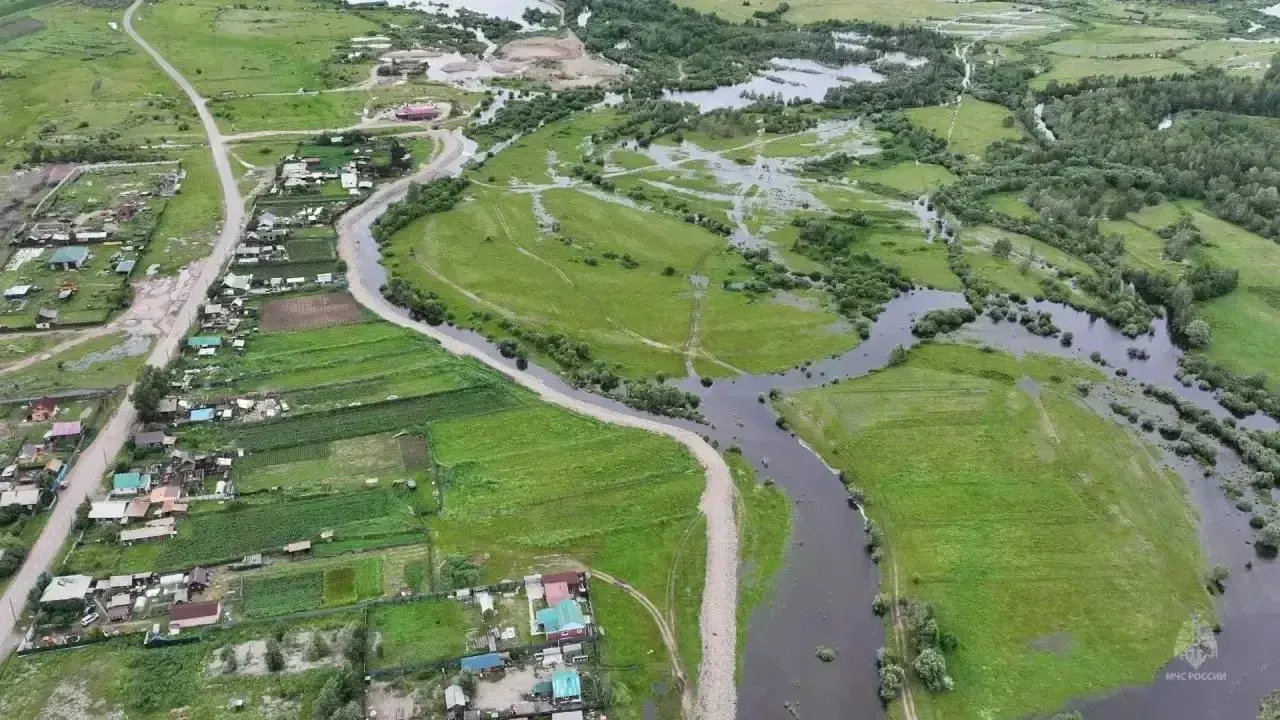 В ряде посёлков Забайкалья вода полностью сошла — жители возвращаются домой. Дорожники восстановили подходы и участки дорог, спасатели и техники находятся в готовности (39 человек, 19 единиц).