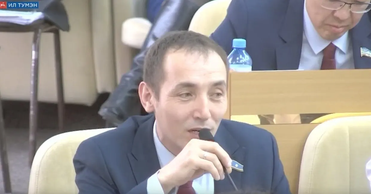 Бывший депутат Ил Тумэн Александр Иванов покинул страну после штрафа за видео, в котором, по заключению экспертизы, содержались высказывания о «враге тюркских народов». Ранее его признали «иностранным агентом» и лишили мандата.