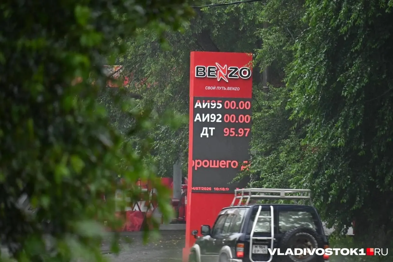 На АЗС сети «Октант» АИ‑95 подорожал до 99,5 рубля за литр. На заправках Benzo отсутствуют АИ‑95 и АИ‑92 — в продаже только дизель по 95,97 руб./л.