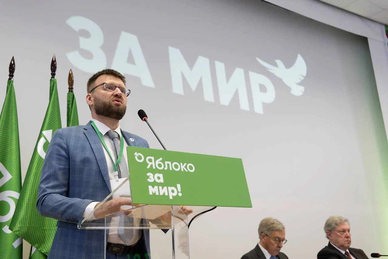 Министерство юстиции отклонило просьбу Владимира Дорохова снять с него статус «иностранного агента». В документе перечень «фактов политической деятельности» включает поздравление от руководства партии, участие в судебных процессах, возложение цветов и видео с бумажными самолётиками.