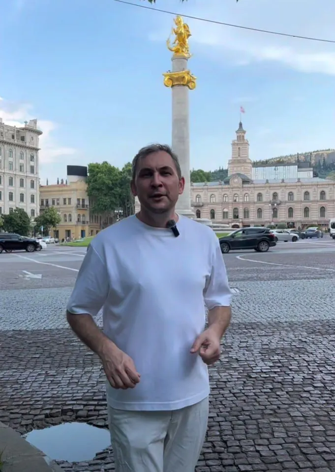 Автор популярного русскоязычного блога о Грузии оказался в списке Росфинмониторинга; у него более 115 тысяч подписчиков, сам блогер пока не комментирует ситуацию.
