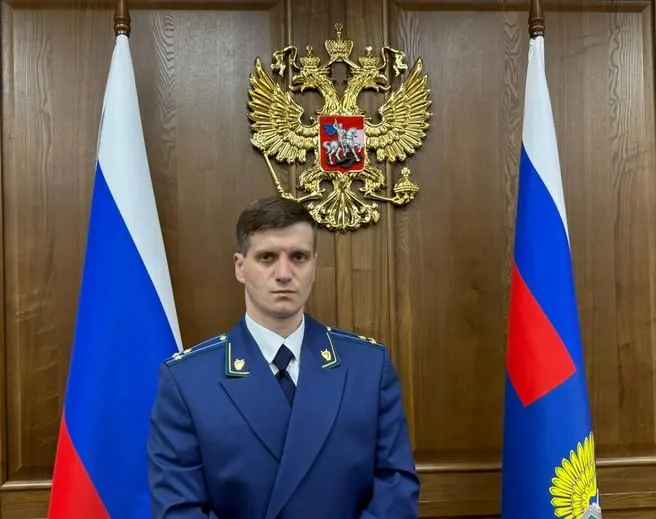 Юрий Сулицкий, ранее прокурор Центрального района Санкт‑Петербурга, назначен первым заместителем прокурора Приморского края и будет исполнять обязанности руководителя ведомства региона.