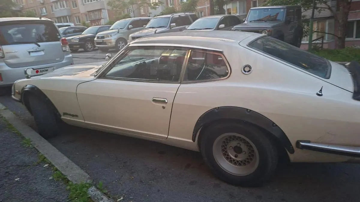 Классический японский спортивный автомобиль 1974 года в хорошем состоянии продают во Владивостоке. За ретро‑машину просят 5 млн рублей.