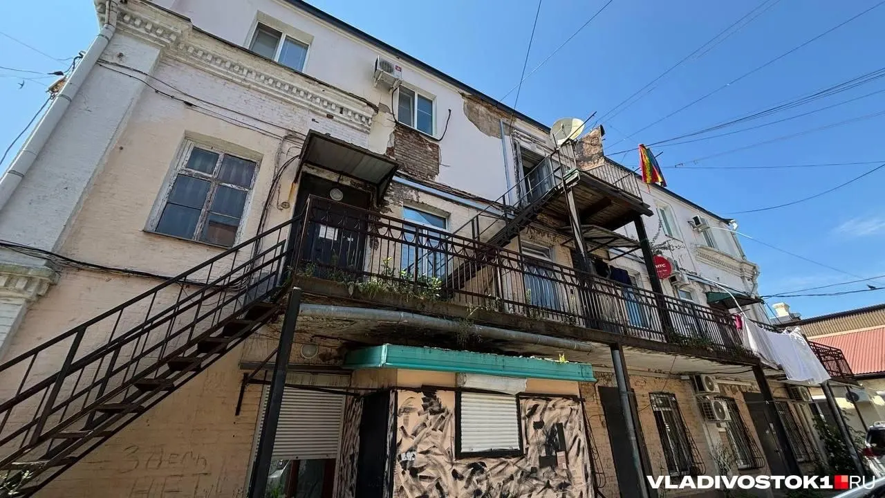 В историческом ансамбле застройки Адмирала Фокина признаны ценными жилые дома, включая «Дом Штабеля» (Адмирала Фокина, 9б и 9в); охраняются фасады, интерьеры и архитектурные детали.
