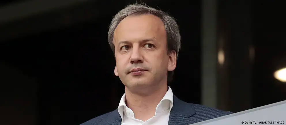 Дворкович заявил о намерении обжаловать в суде свое внесение в санкционный список ЕС и немедленно сложил с себя обязанности президента Международной шахматной федерации до разрешения вопроса.