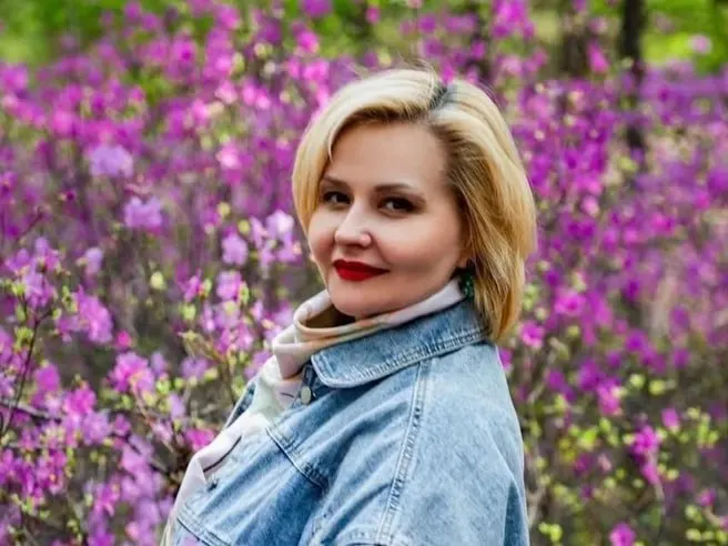 Наталья Куземская покинула должность руководителя исполкома регионального отделения партии по собственной инициативе; у неё есть предложения о дальнейшей работе.