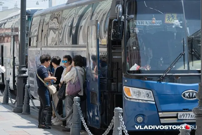 Регулярное автобусное сообщение свяжет Владивосток с особой экономической зоной Расон. Перевозчик определён, завершение строительства автомобильного моста через реку Туманную намечено на лето 2026 года.