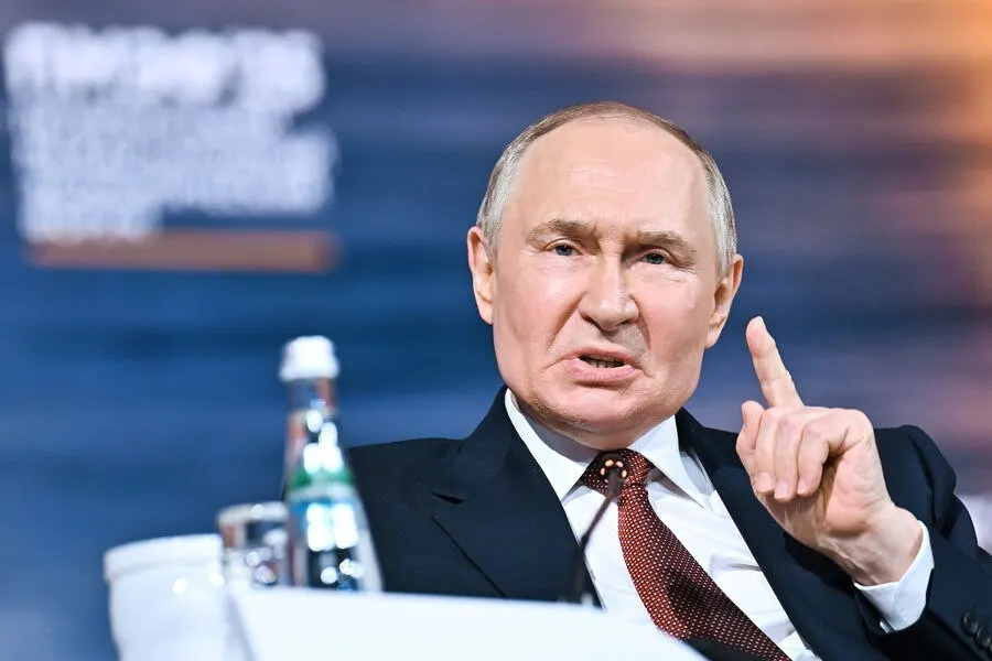 Президент заявил, что проблемы с топливом временные и не повлияют на общую устойчивость экономики. Ненефтегазовые доходы бюджета во II квартале выросли на четверть в годовом выражении; экономическая политика должна быть ориентирована на долгосрочные цели.