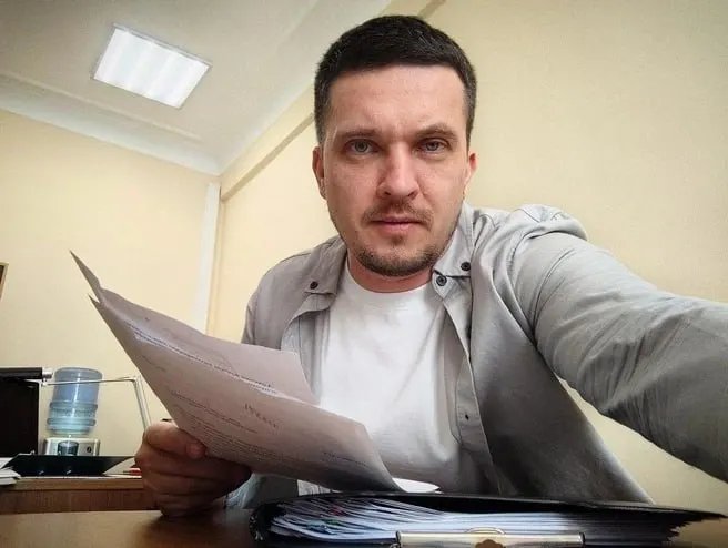 Депутата гордумы Владивостока Антона Савенко вывели из партийного списка «Новых людей» перед выборами в Законодательное собрание Приморья; сам Савенко заявляет, что не подписывал выдвижение и поддерживает исключение.