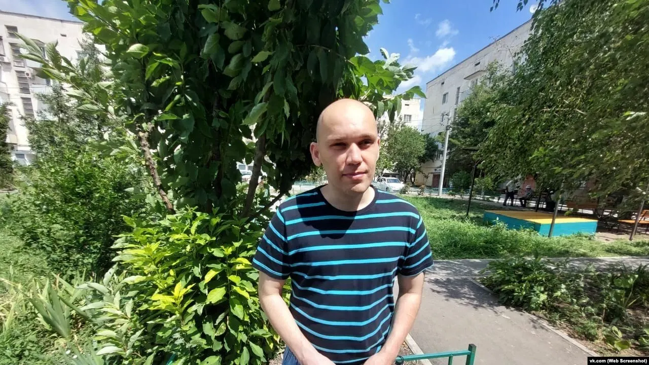 В обновлённом списке «Крымской солидарности» оказались 137 человек — среди них инвалид I группы Игорь Никитенко. Правозащитники сообщают о необоснованных включениях и рисках правовых последствий для внесённых в реестр.