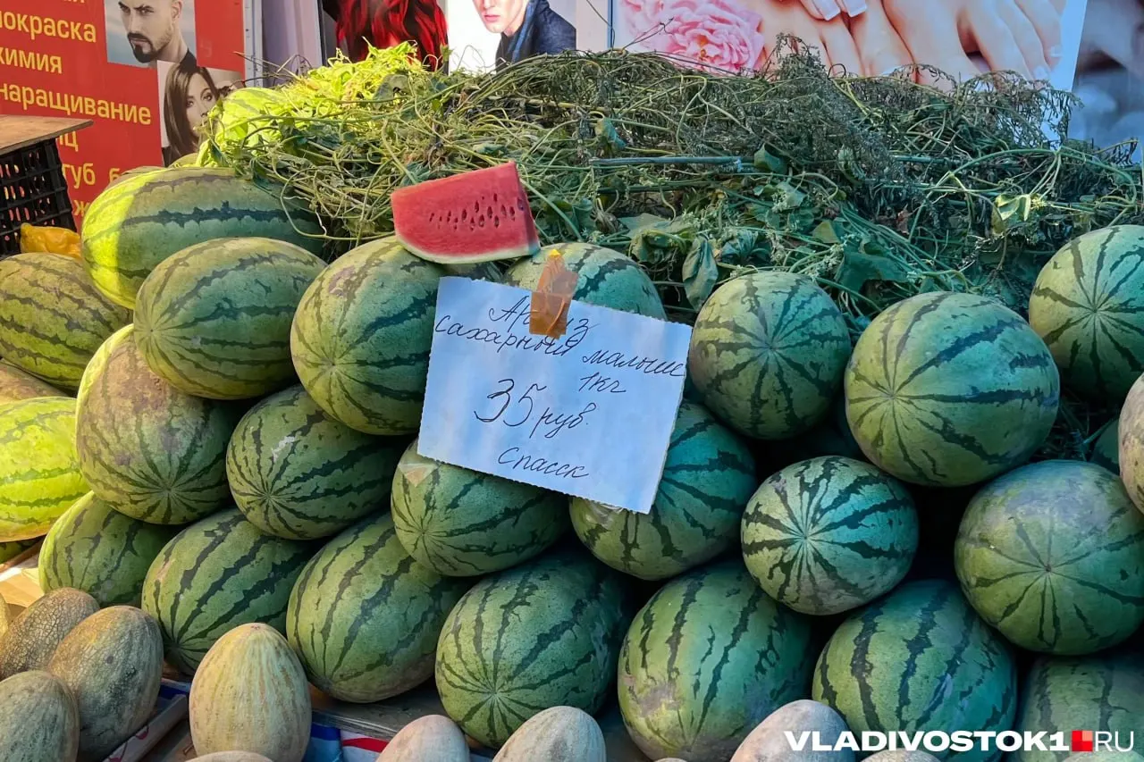 В Приморском крае в июне цены поднялись на 0,8% к маю, годовая инфляция достигла 7,2%. Снижение цен на овощи и фрукты и подержанные авто связано с ростом импорта, тогда как молочная продукция подорожала из‑за удорожания логистики.