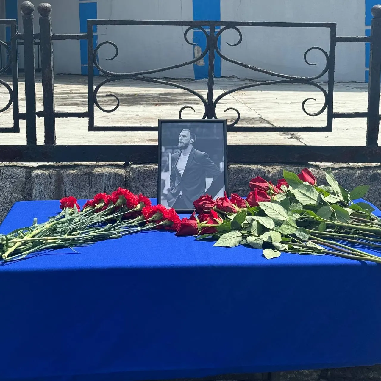 Во Владивостоке появились два мемориала в честь Эдуарда Сандлера — бывшего управляющего приморского «Динамо» и главного тренера одноимённой баскетбольной команды. Мемориалы расположены у спортивных объектов на улицах Западная и Адмирала Фокина; к ним возлагали цветы.