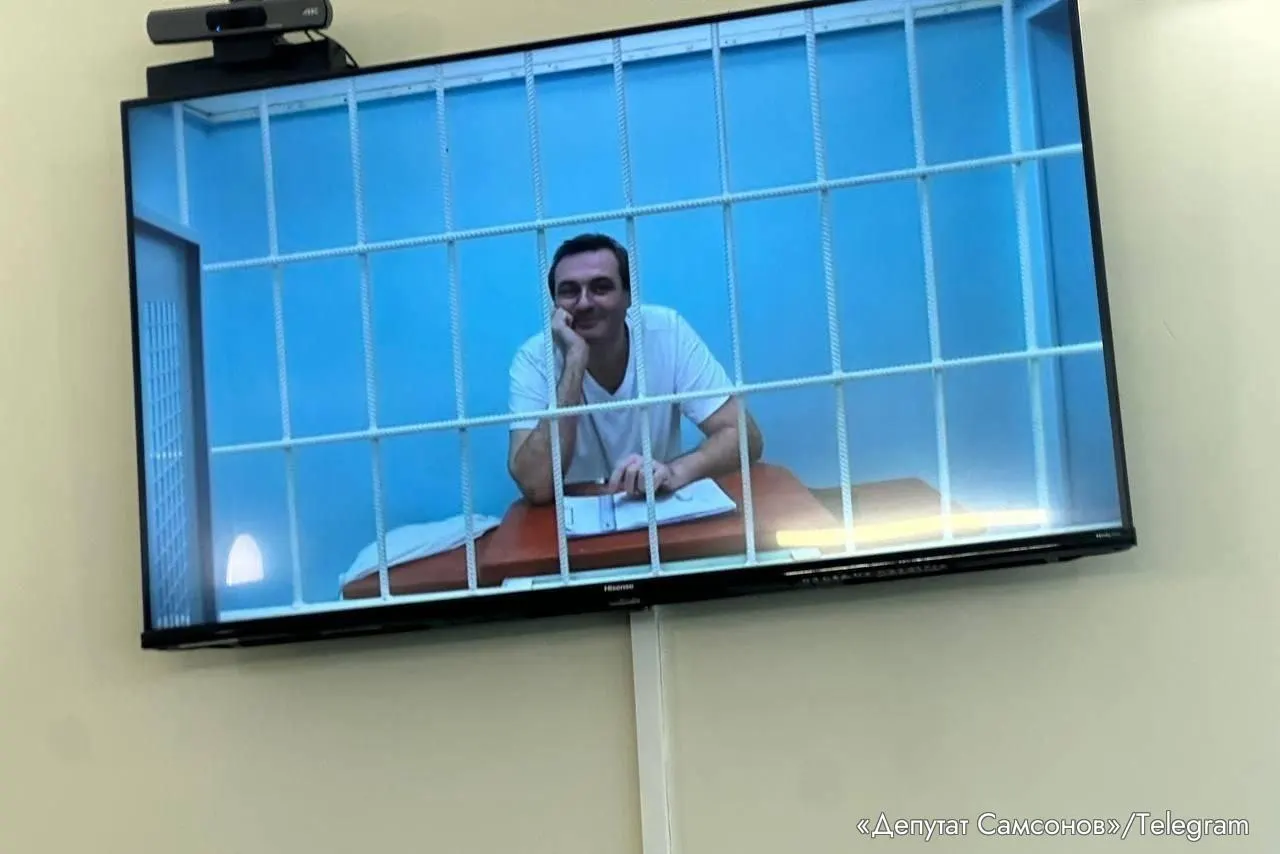 Семён Колдаев подал гражданский иск к экс-депутату Артёму Самсонову, требуя компенсацию морального вреда за события 2018 года — сумма претензии составляет 1,5 миллиона рублей.