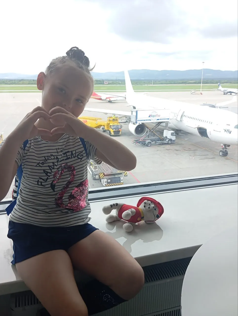 Член театра огня и света Asteria отправилась в Елец на свой первый крупный фестиваль: выступление согласовали отдельно из‑за юного возраста, оно пройдет с учётом 7‑часовой разницы во времени.